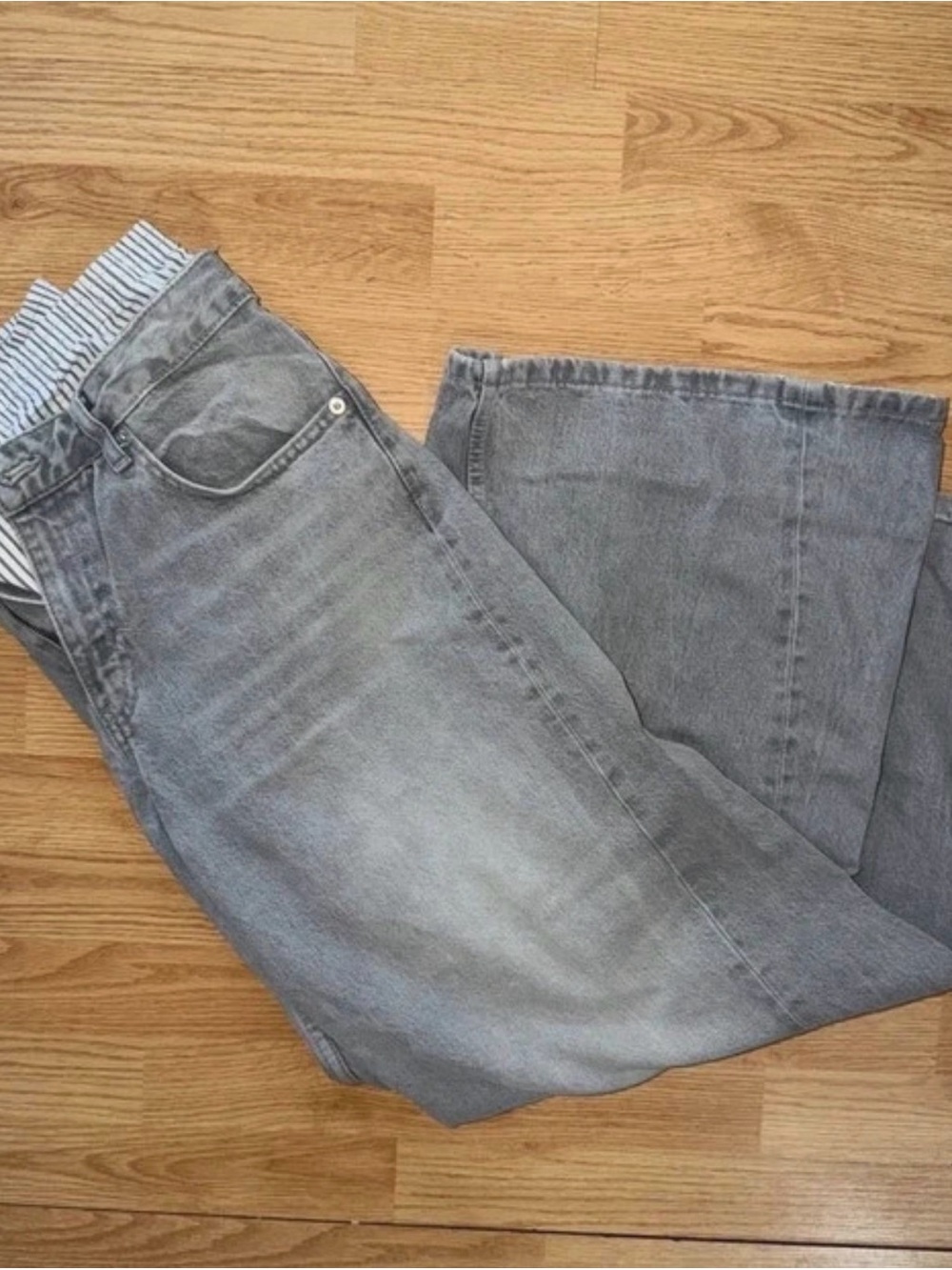 Zara women’s Light Gray Relaxed Jeans